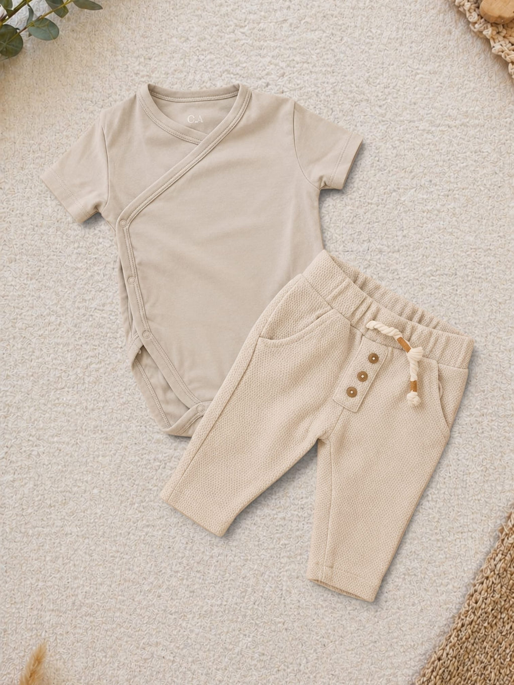 C&A 2-teiliges Set Beige Kimono-Body & Beige Strukturhose Holzknöpfe
