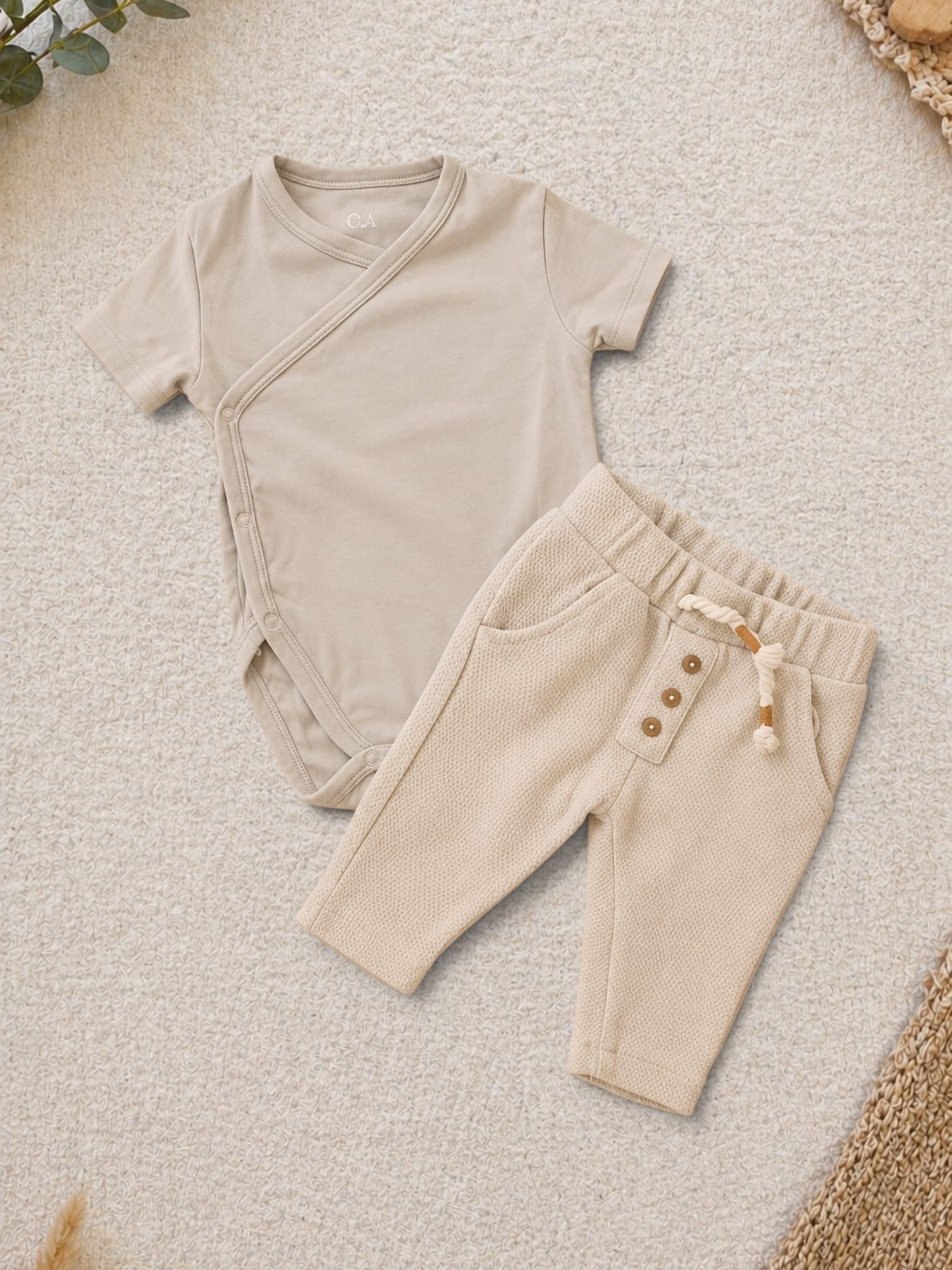 C&A 2-teiliges Set Beige Kimono-Body & Beige Strukturhose Holzknöpfe