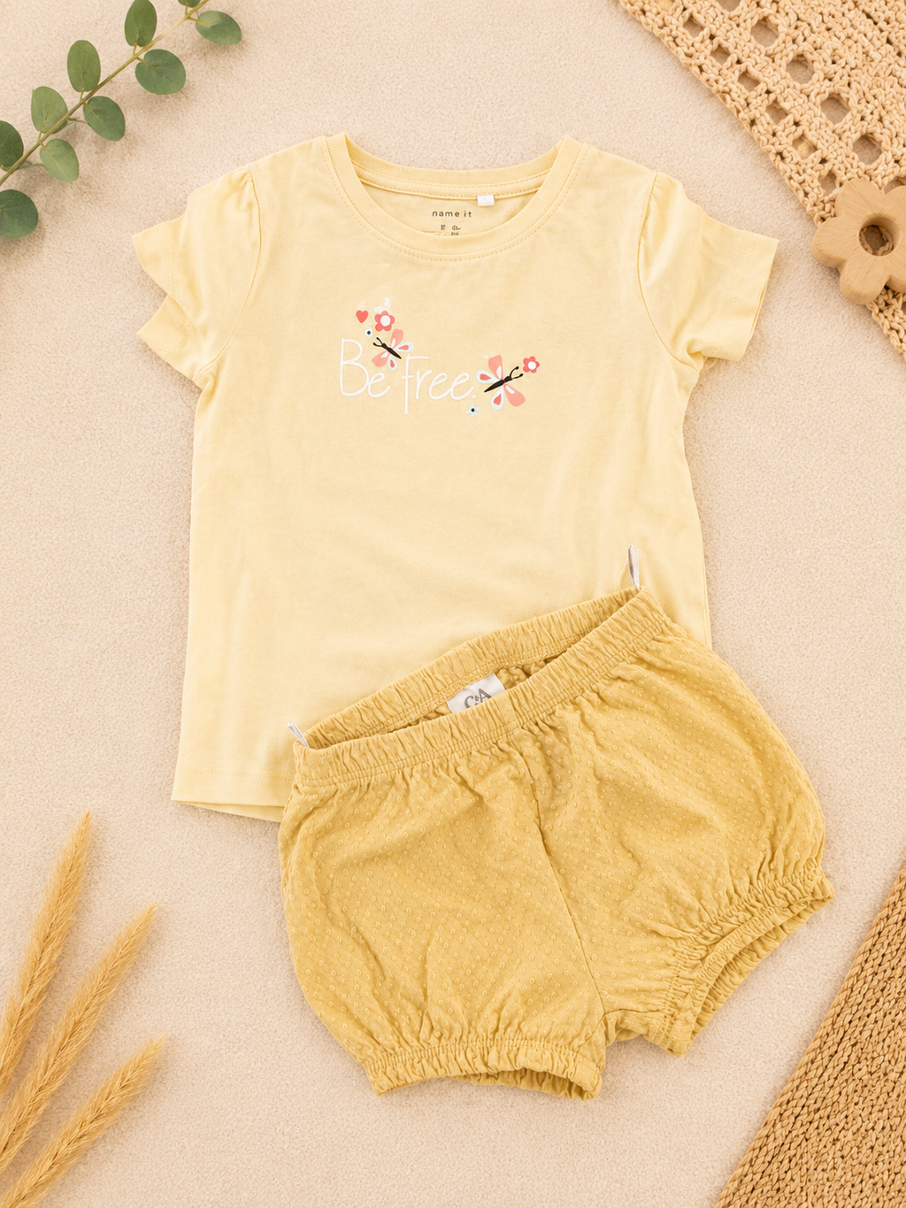 Gelbes Sommer-Set mit T-Shirt & Bloomer C&A/nameit
