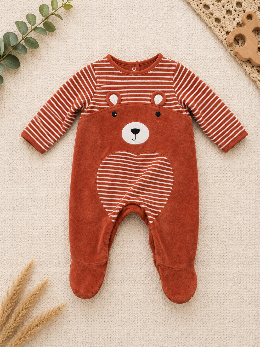 Baby Strampler Rostrot mit Bärenmotiv C&A