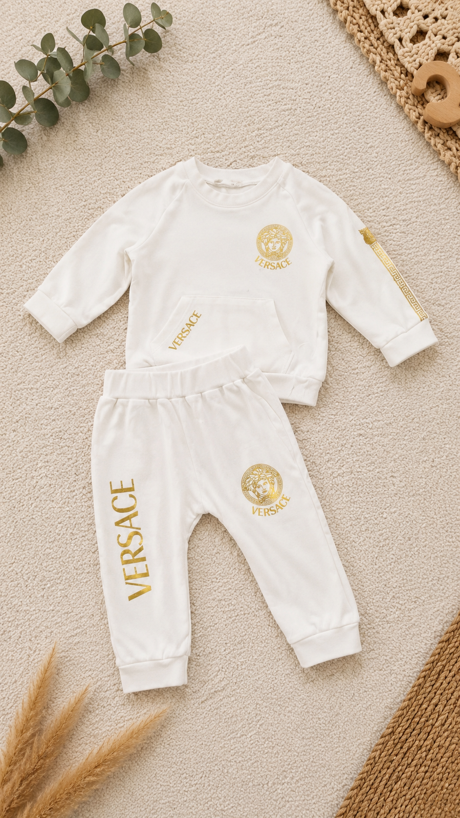 Elegantes Versace Babyset in Cremeweiß