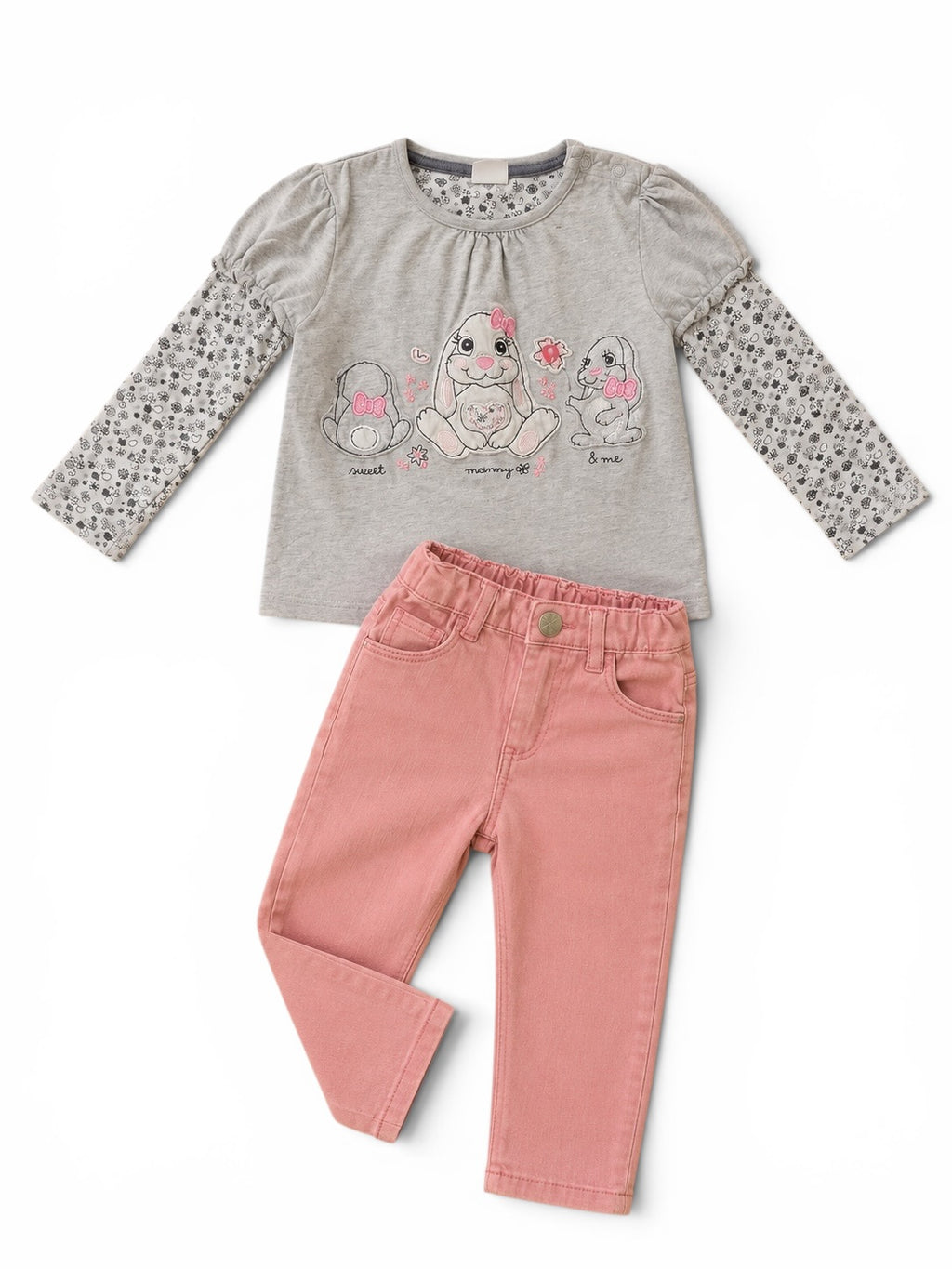 Hasen-Shirt mit rosa Jeans
