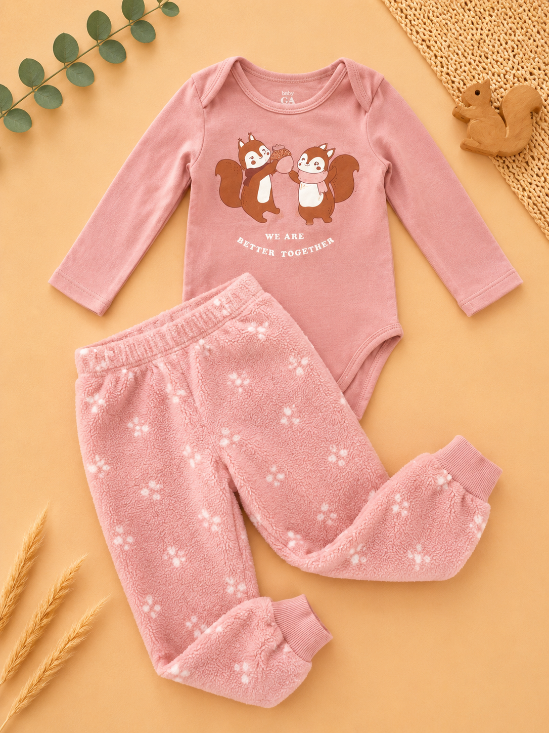 Rosa Set mit Body & Fleecehose