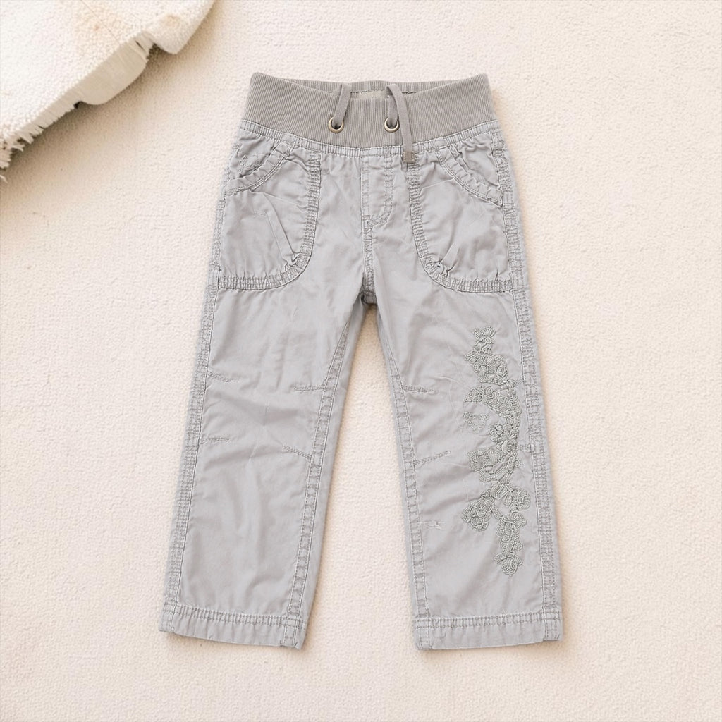 Hose Grau Blumen-Stickerei