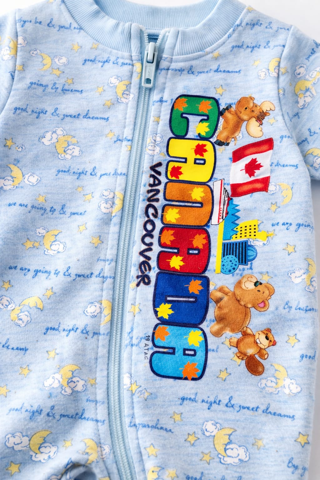 Grenouillère bébé craquante « Canada Vancouver » – douce, confortable & ludique