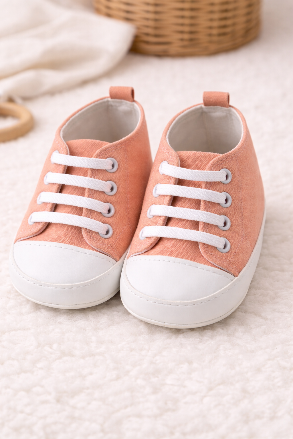 Baskets bébé abricot – modernes, sportives et confortables