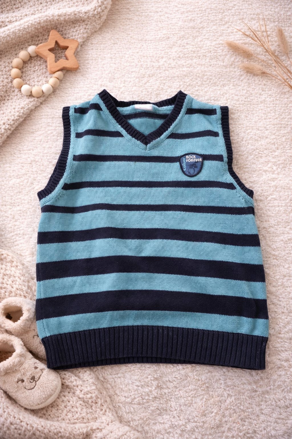Sweet knitted vest by s.Oliver