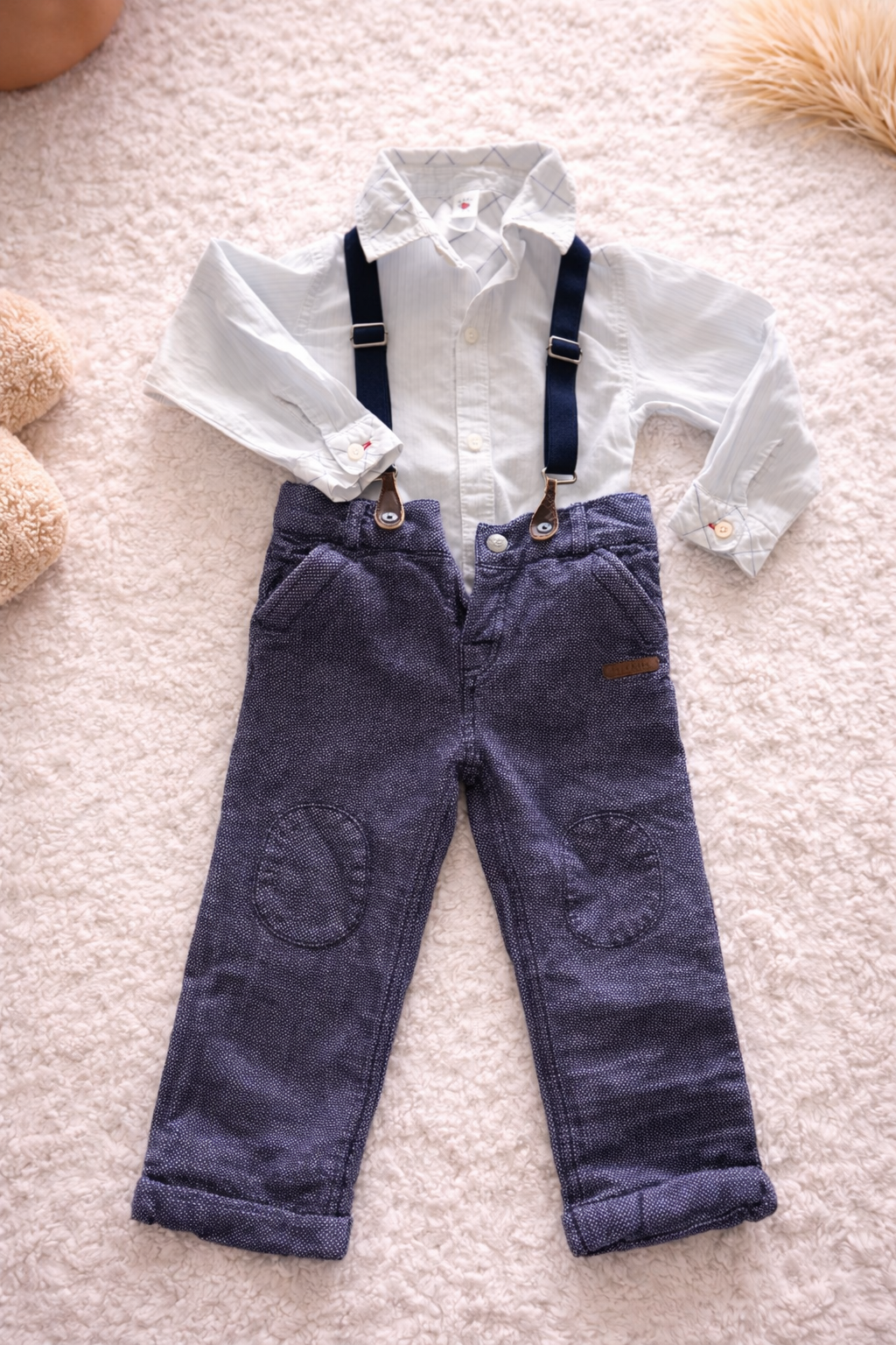 Ensemble élégant chemise et pantalon à bretelles
