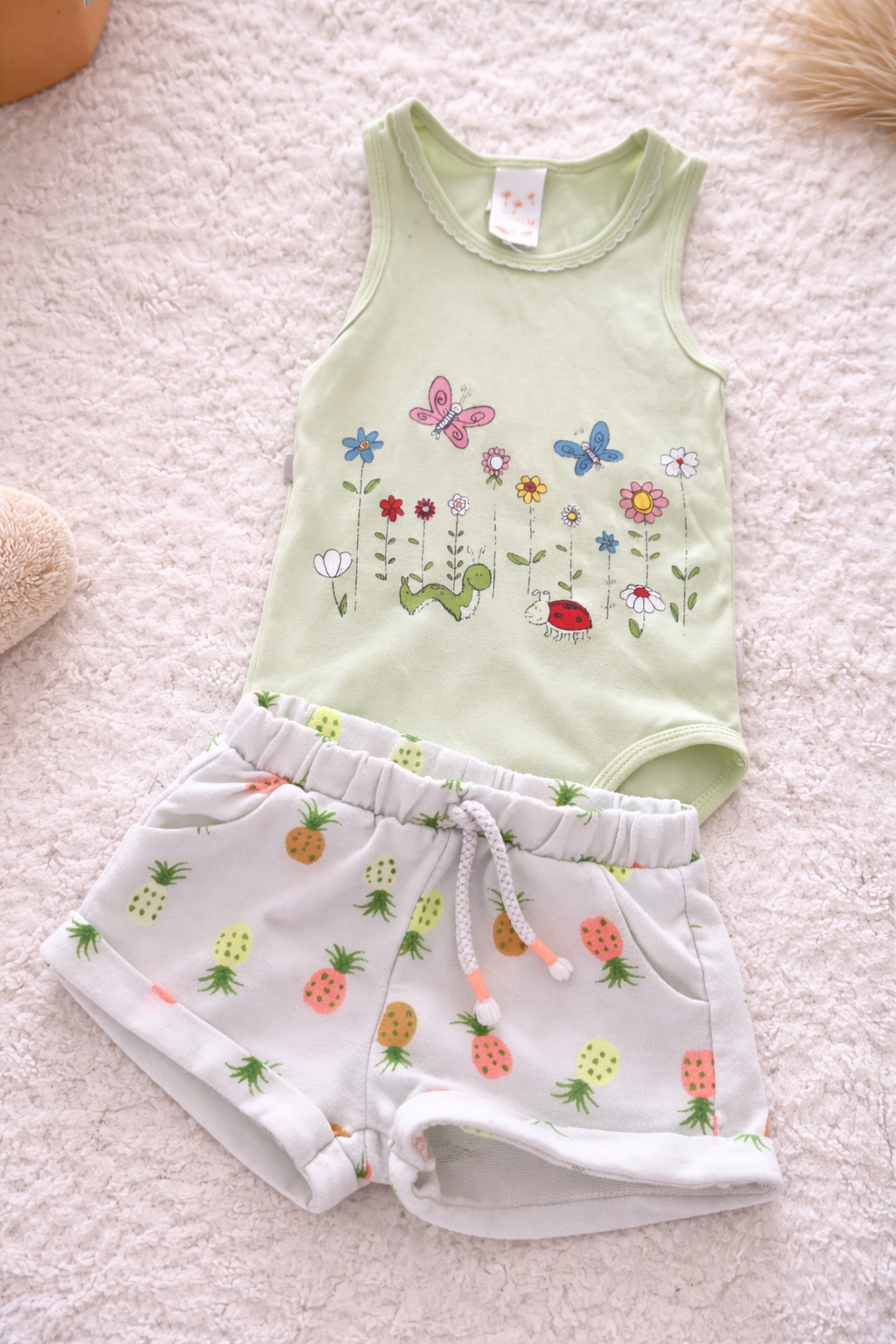Sommerliches 2er Set mit Body & Shorts