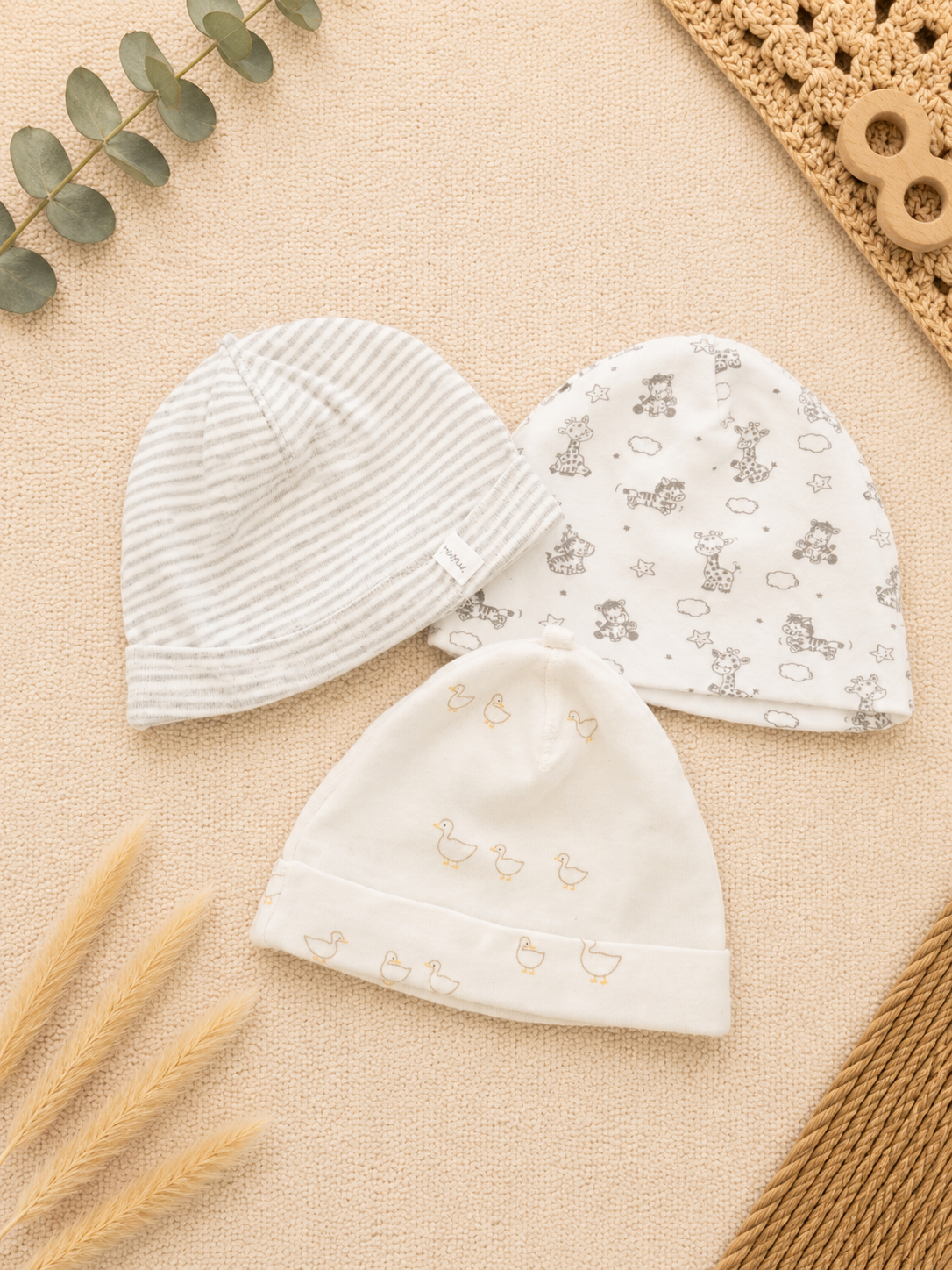 3er Set Baby Mützen Weiß und Grau mit Tiermotiven