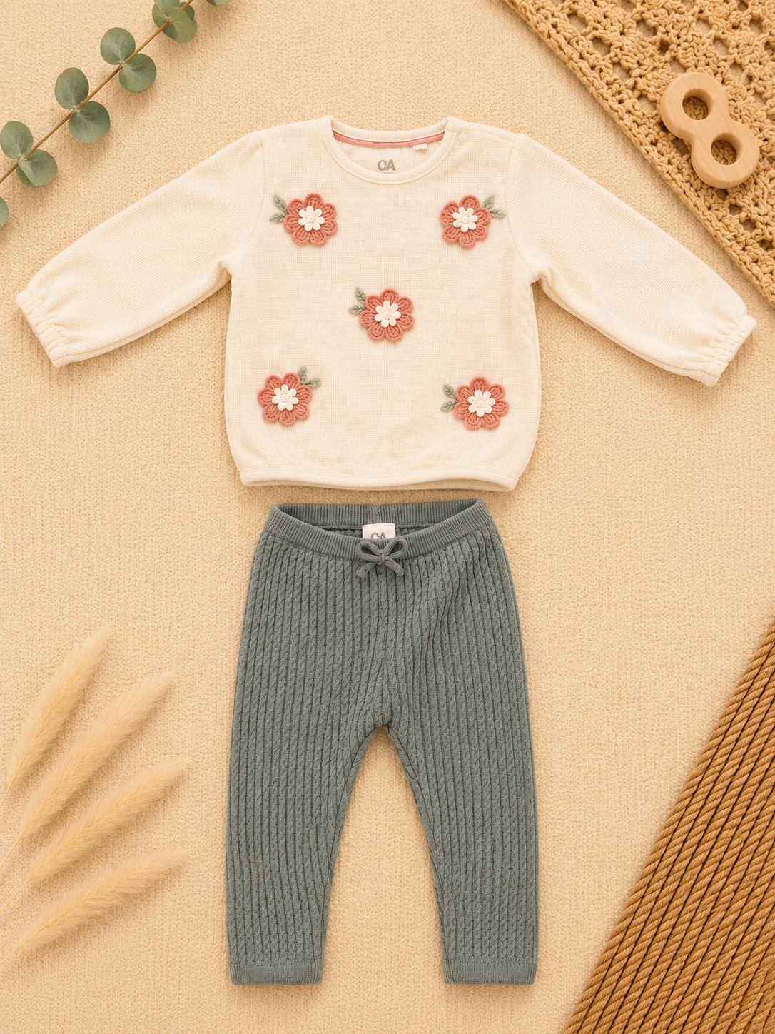 C&A Baby-Set Strickpullover Creme Blumen & Strickhose Grün