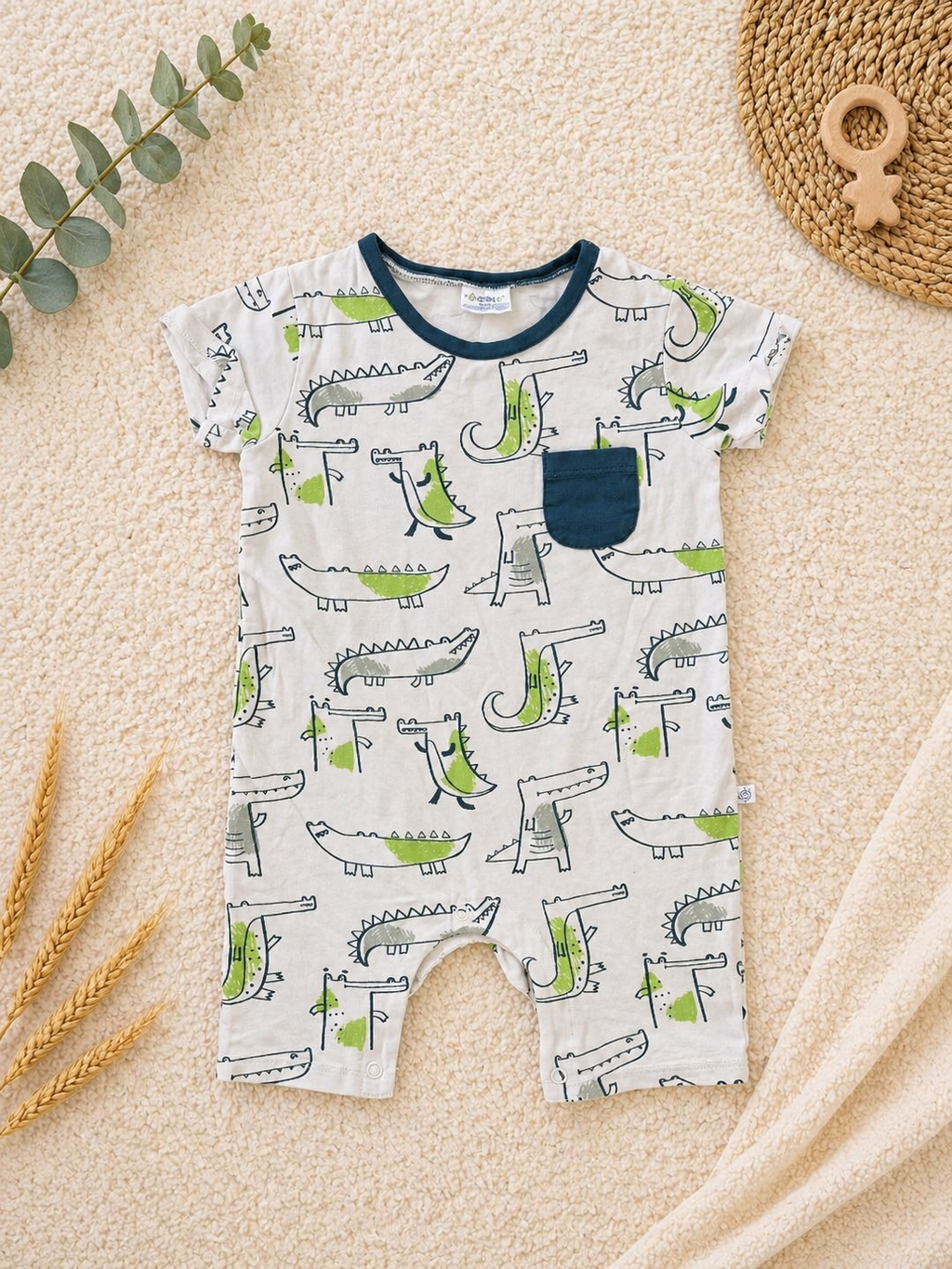 Baby Kurzstrampler – Krokodil-Print coconette