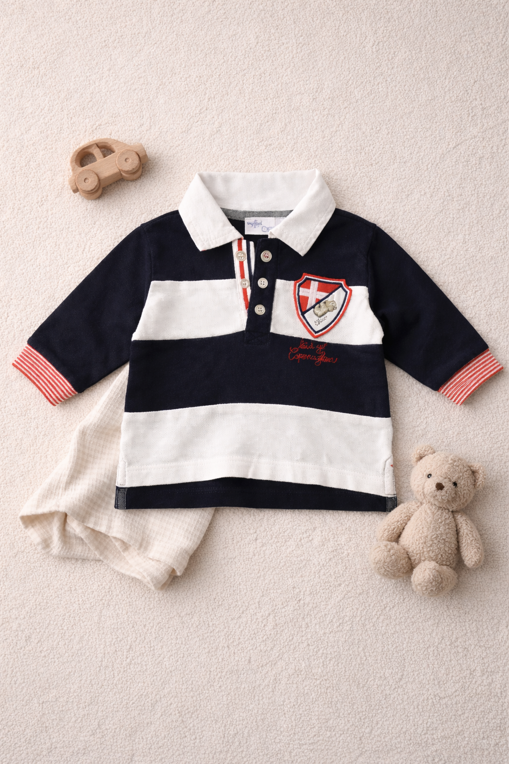 T-shirt rayé bleu marine et blanc