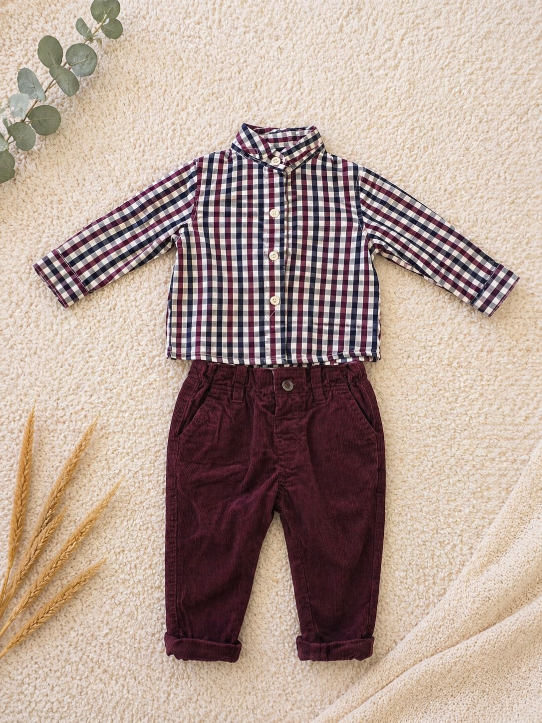 Baby Set – Kariertes Hemd & Bordeaux Cordhose