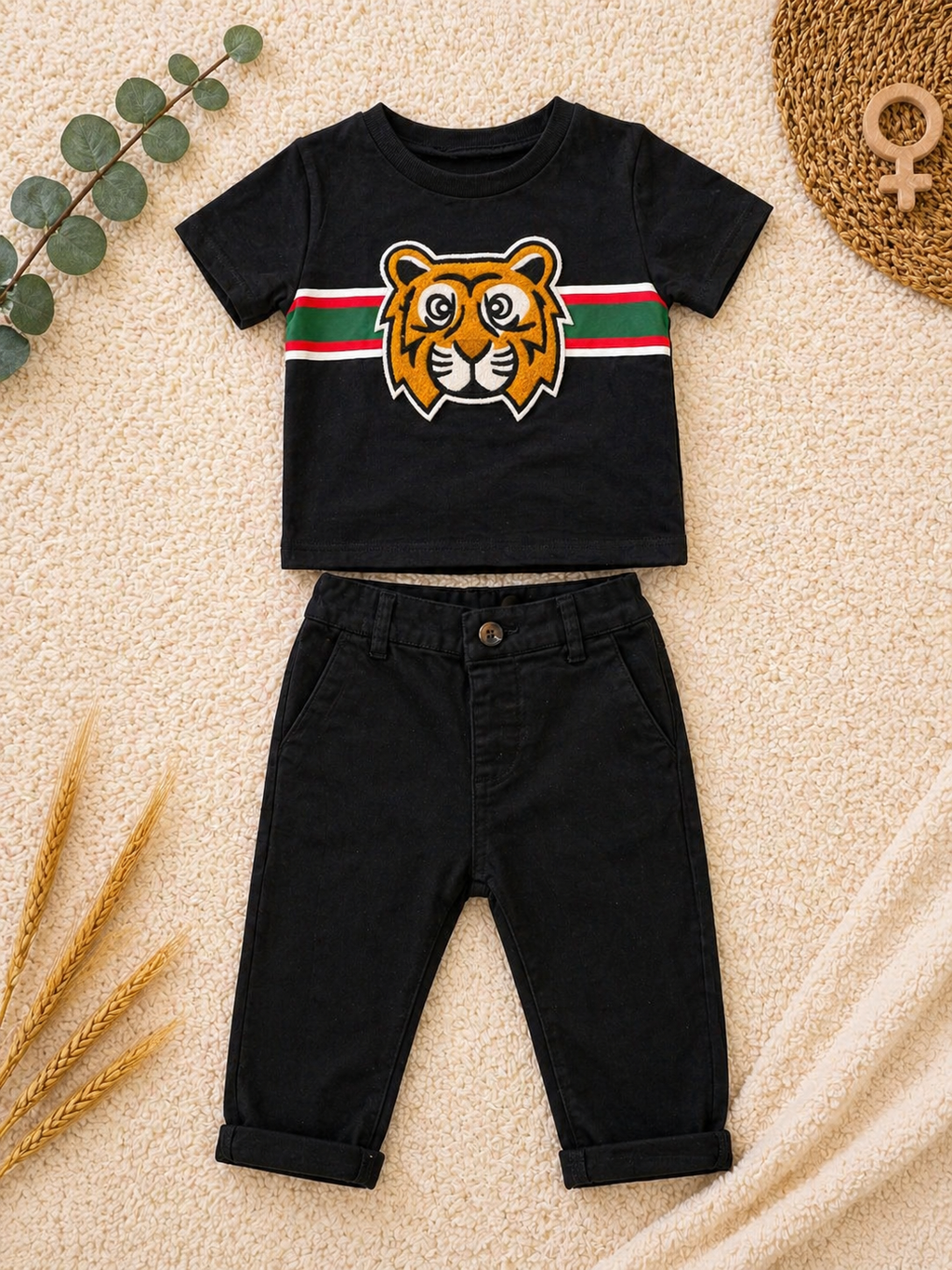 Baby Set – Schwarzes Tiger T-Shirt & Chino Next