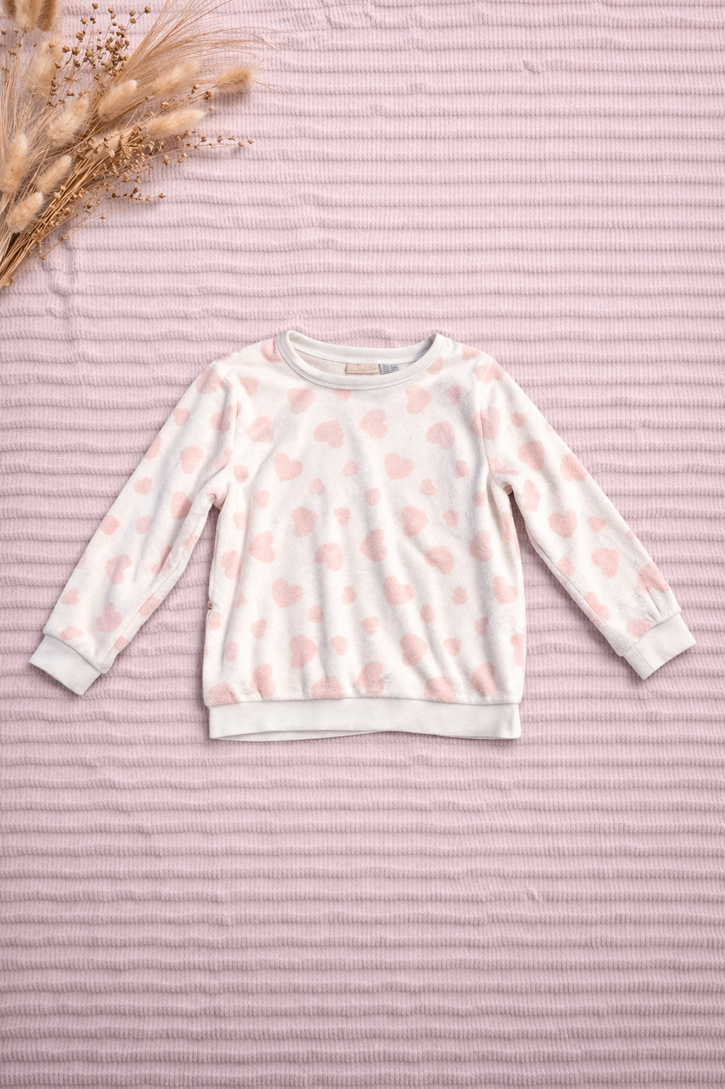 Long-sleeved shirt with hearts