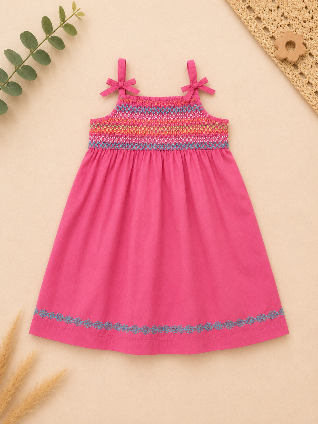 Pinkes Sommerkleid mit Stickerei